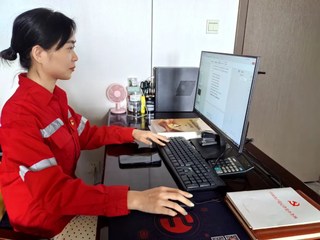 【宜化榜樣】化機(jī)公司李丹：提升素質(zhì)強(qiáng)技能，勇于奉獻(xiàn)顯擔(dān)當(dāng)(圖2)